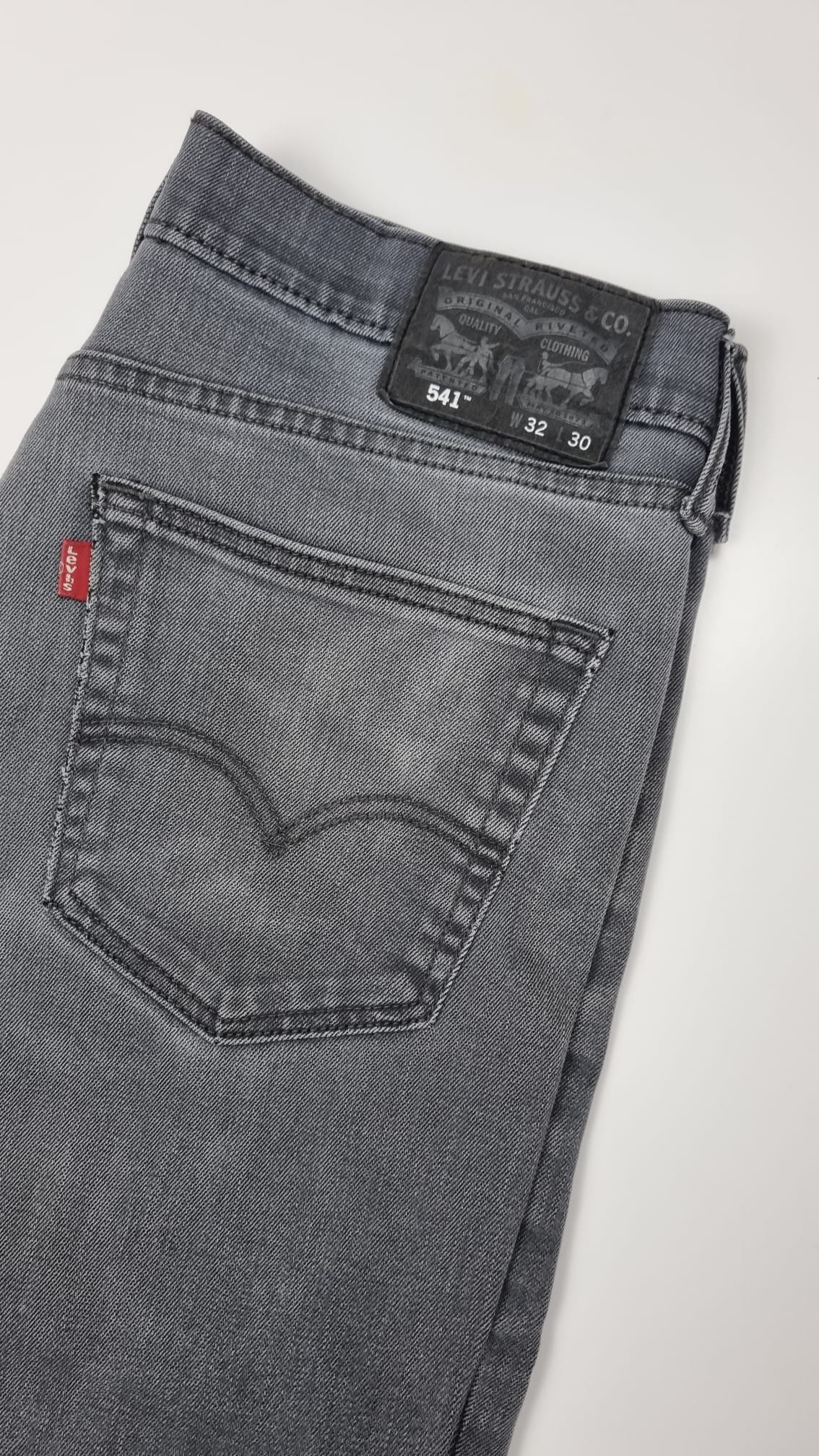 Levi's 421 noir - W32xL30